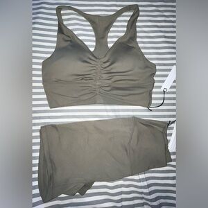 Paragon Reluna High-Rise Sculptseam Short 5" + Ruched Bra in Everglades Sz M